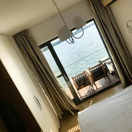 Mamaia's Windows To The * Mamaia